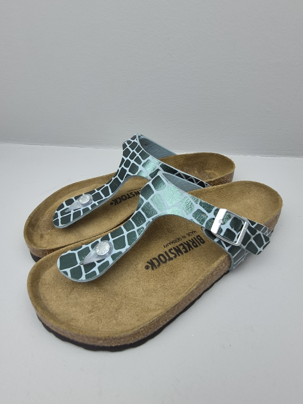 Birkenstock Gizeh Thong Sandals Gator Gleam Pearl Light Mint Silver women size 7
